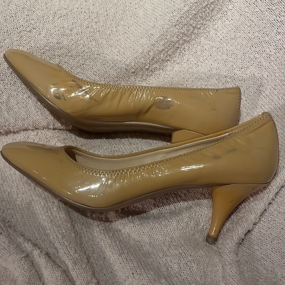Yellow authentic Prada Patent leather pumps, size 36 1/2 - Picture 6 of 9